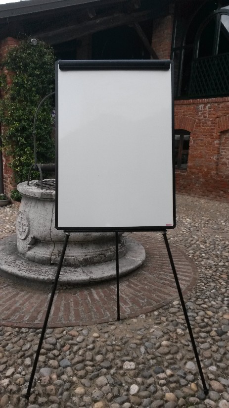 Noleggio Lavagna a fogli mobili Interagisci con il pubblico in tempo reale mostrando i tuoi concetti sulla Lavagna a Fogli Mobili