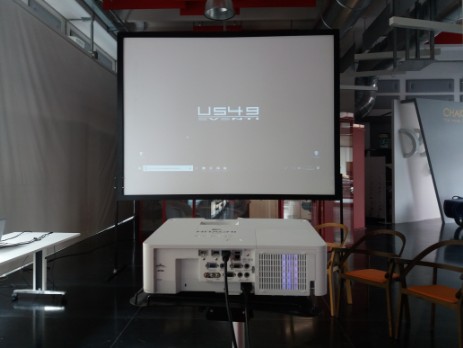 Noleggio Videoproiettore e Schemo Rendi affascinanti le tue presentazioni con il Noleggio dei nostri Videoproiettori e Schermi